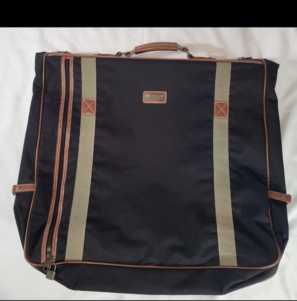 Ricardo Beverly Hills USA Foldable Hanging Garment Bag Clothing Travel Luggage